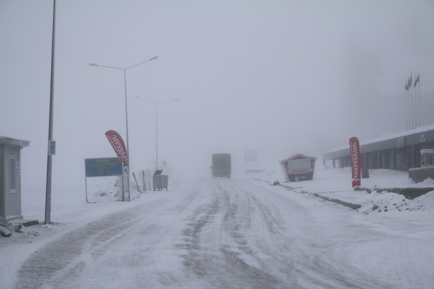 Uludağ’a kar yağdı