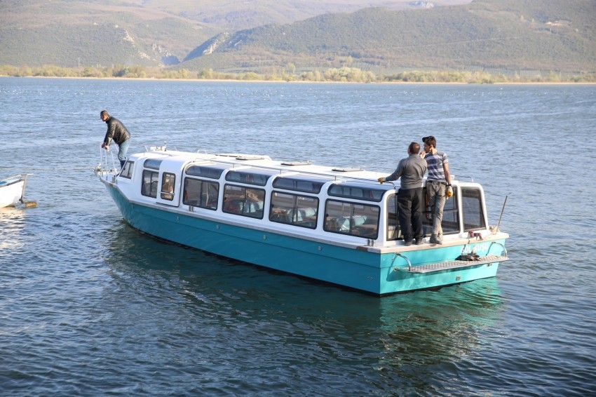 Bursa'da Gölkuşu suya indi