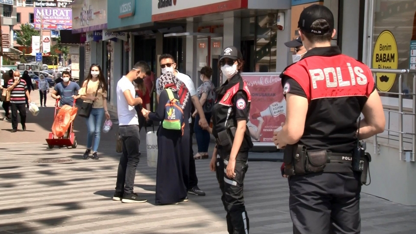 ...Ve Bursa polisi, meydan ve çarşılarda maske denetiminde!