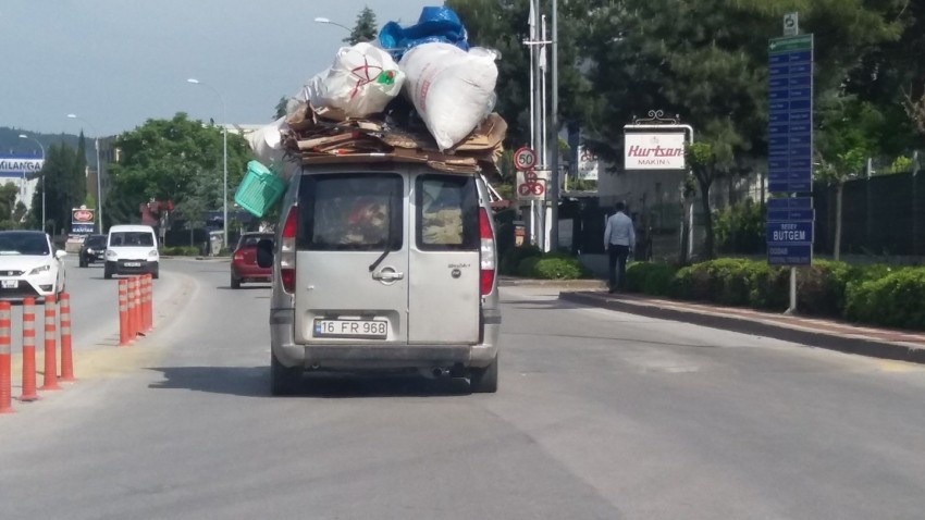 Bursa'da trafikte tehlikeli görüntüler