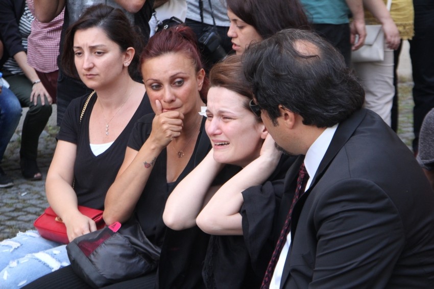 Bursa'da Özgür Aksoy'a adliye önünde tören