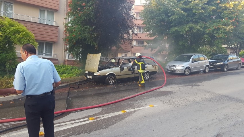 Bursa'da otomobil alev alev yandı