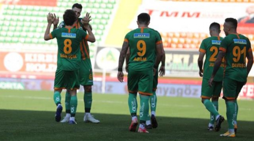 Alanyaspor 3 puanı son nefeste aldı