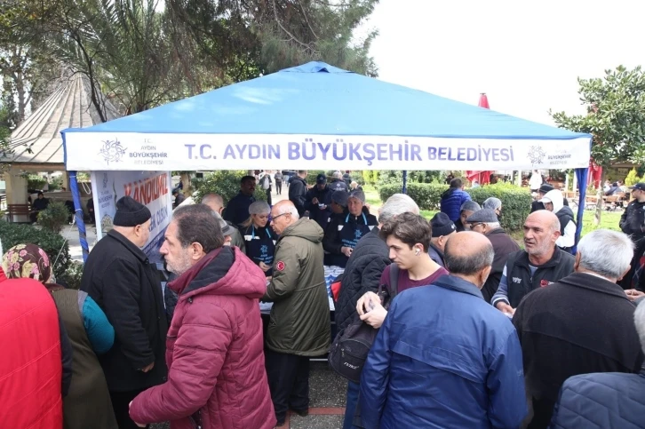 Aydın Büyükşehir Belediyesi binlerce vatandaşa helva hayrında bulundu
