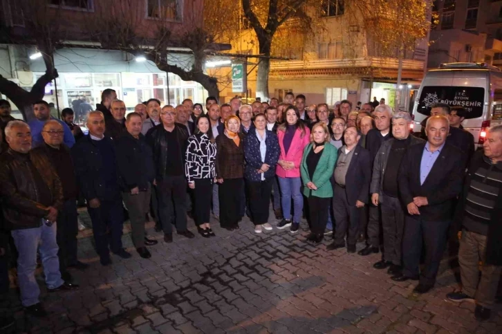 Aydın Büyükşehir Belediyesi kentin birçok noktasında iftar sofraları kuruyor
