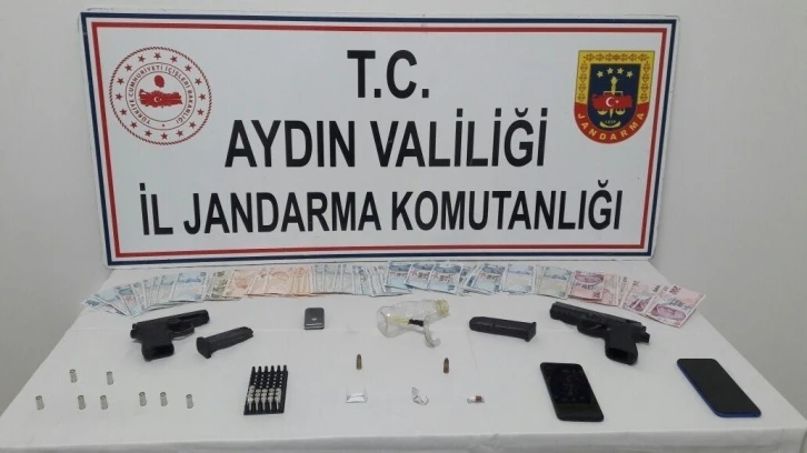 Aydın’da 12 yıl 9 ay kesinleşmiş hapis cezası bulunan uyuşturucu satıcısı yakalandı
