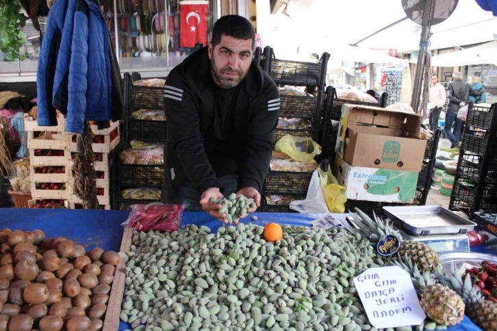 Aydın’da çağla, kilosu 70 liradan tezgahlara indi
