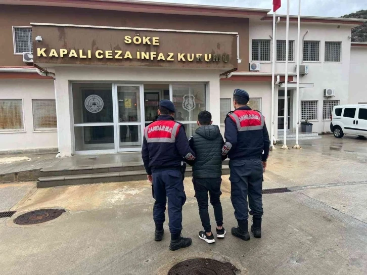 Aydın’da hapis cezası ile aranan şahıslar jandarmaya takıldı
