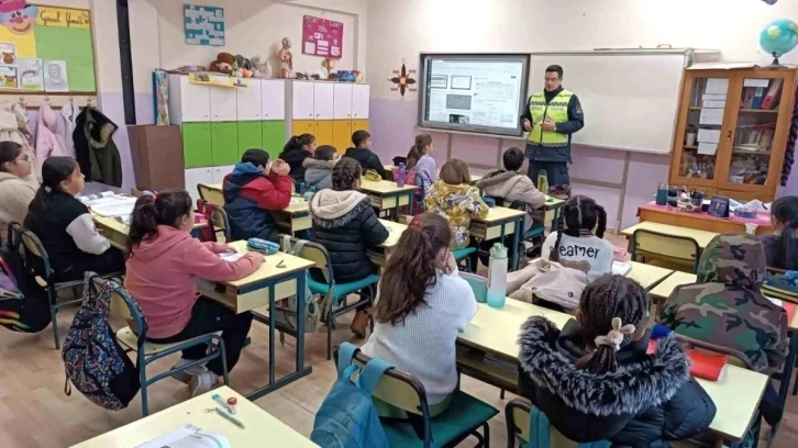 Aydın’da ortaokul öğrencilerine trafik eğitimi verildi
