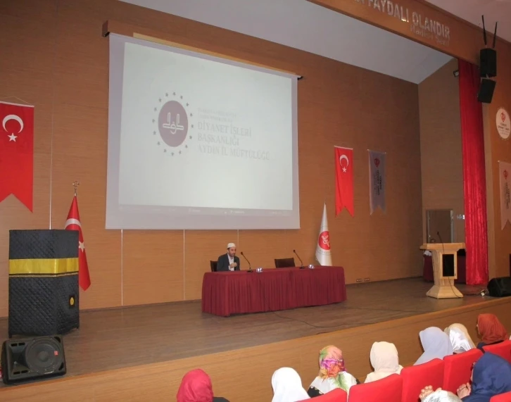 Aydın’da ’Umre Eğitim Semineri’ düzenlendi
