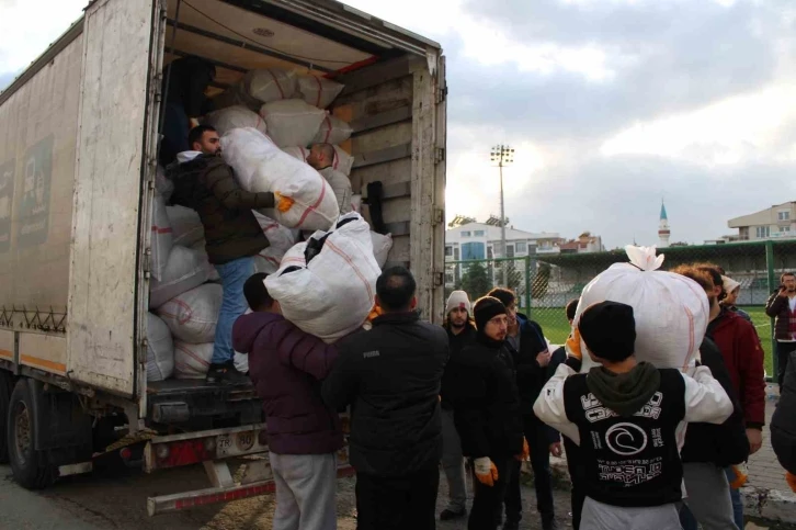 Aydın, depremzedeler için seferber oldu, yardım tırları yola çıktı