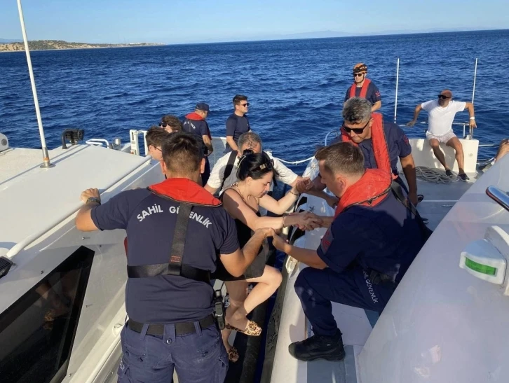 Ayvacık’taki yangında mahsur kalan 99 kişi Sahil Güvenlik ekiplerince kurtarıldı
