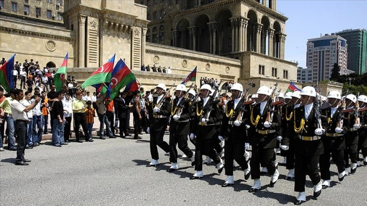 Azerbaycan bağımsızlığının 105. yılını kutluyor