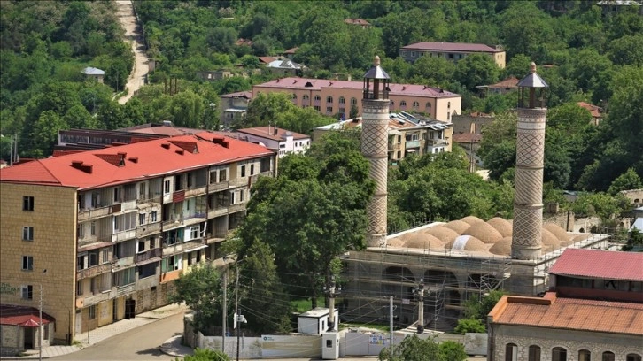 Azerbaycan’da erken cumhurbaşkanı seçiminde Karabağ’daki 20 bin seçmen de oy kullanacak