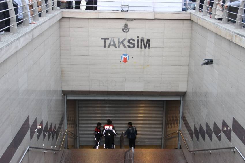 Taksim’de metro seferlerini durduran intihar girişimi