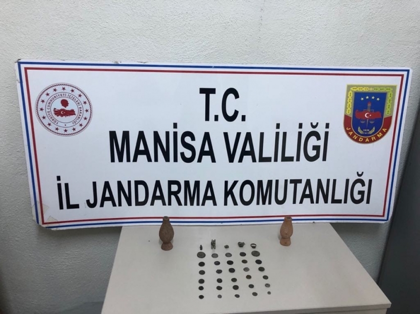 Manisa’da 30 sikke ve tarihi eserler ele geçirildi