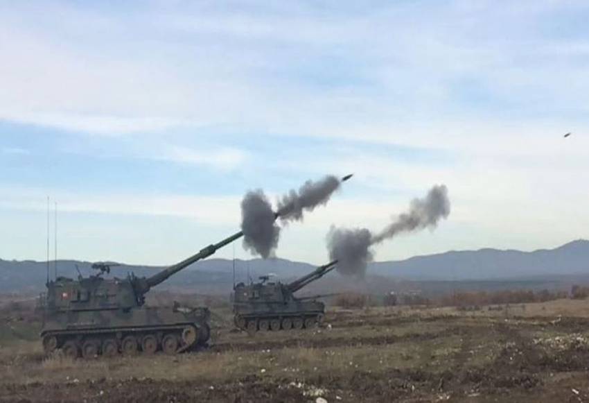 DAEŞ mevzileri obüs toplarıyla vuruluyor