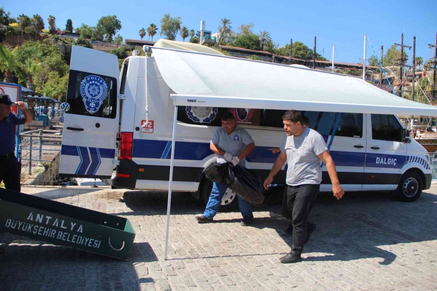 Evinden hava almak için çıkan kadının falezlerde cesedi bulundu