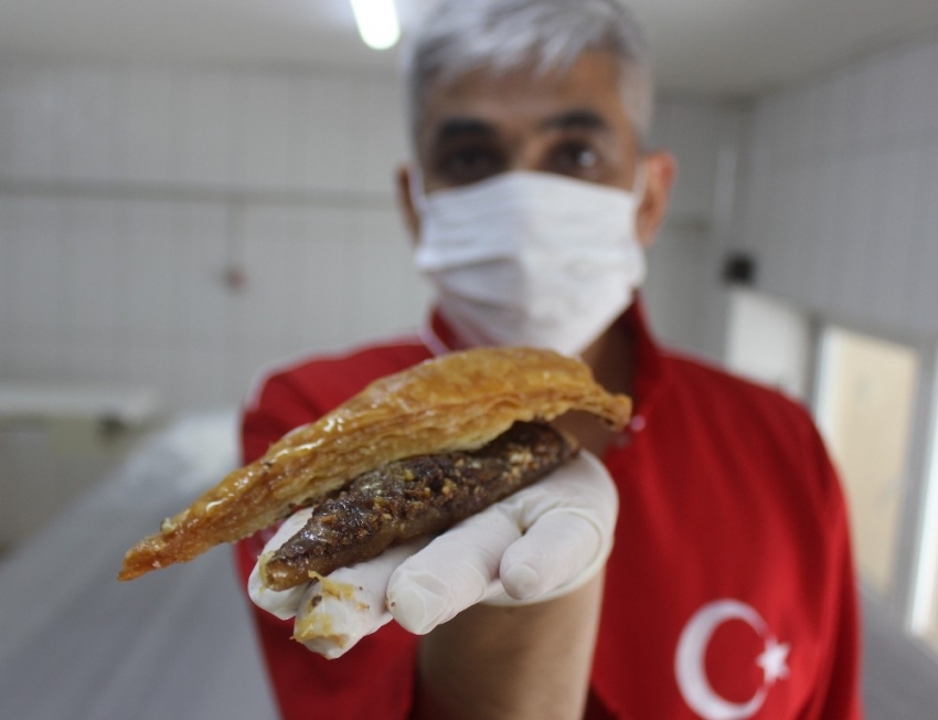 Bursa'da kahveli baklava yaptı, siparişlere yetişemiyor