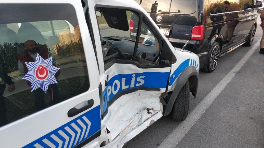 Samsun’da polis aracı kaza yaptı: 2 polis yaralı