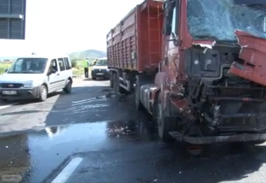 İstanbul’da trafiği kilitleyen kaza: 2 ölü