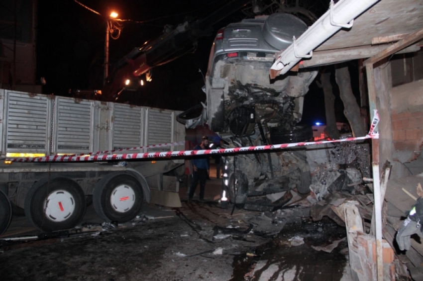 İstanbul’da TIR dehşeti: 1 ölü, 1 yaralı