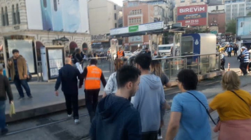 Karaköy’de turistlerin tramvay kavgası 