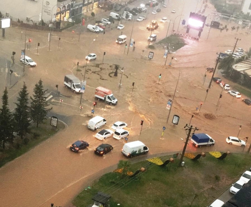 Kahramanmaraş’taki sel felaketi kamerada