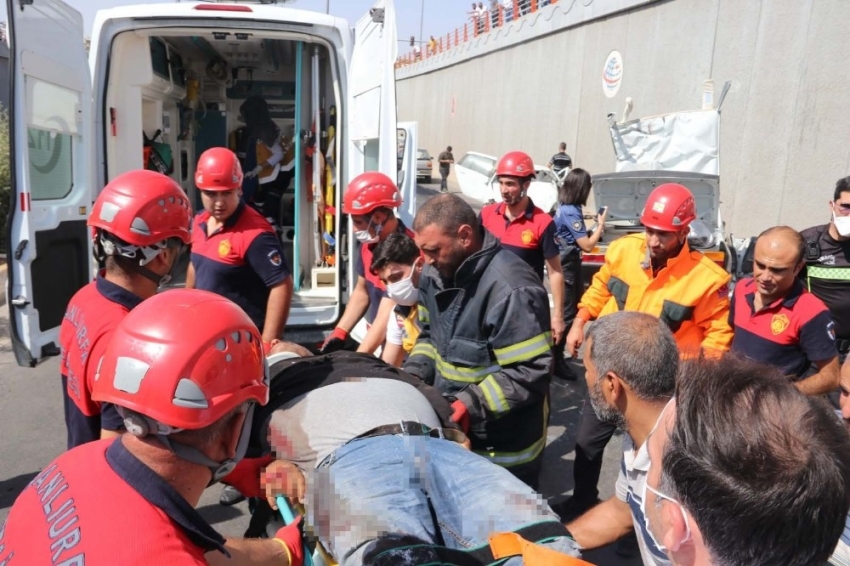 Bursa plakalı araç feci kazaya karıştı: 2 ölü