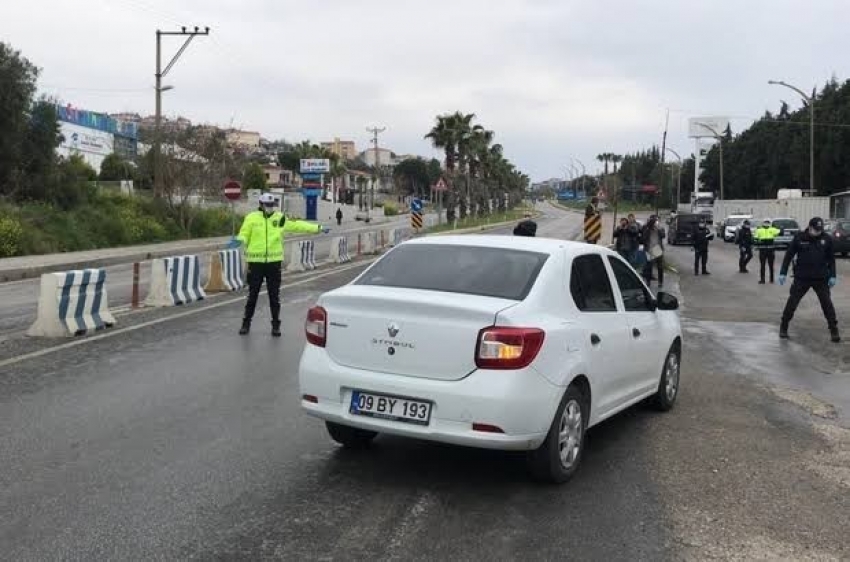 ‘Dur’ ihtarına uymadılar, araçları bağlanınca yürüyerek döndüler