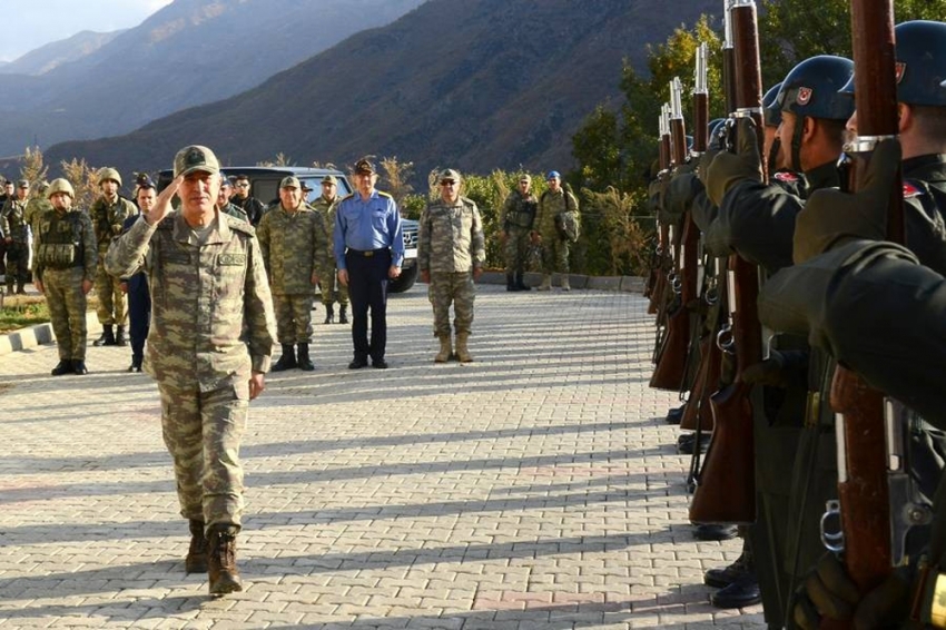 Org. Akar, Hakkari’de temaslarda bulundu