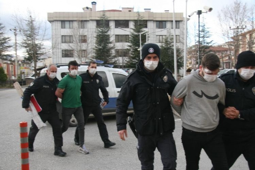 Genç kıza dehşeti yaşatan ve polislere saldıran 2 zanlı tutuklandı