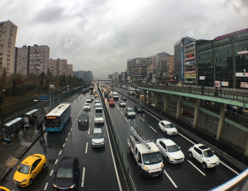 İstanbul’da yağmur etkili oluyor