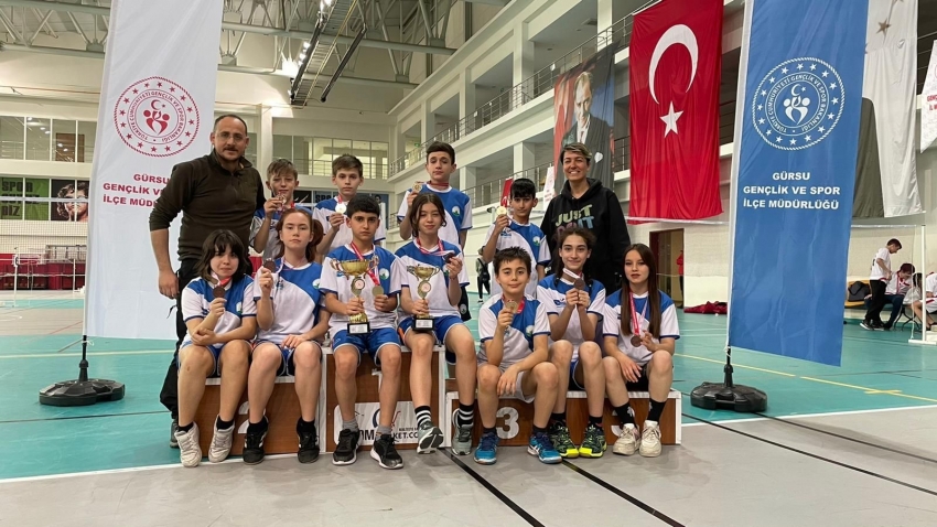 Osmangazi badminton akademi meyvelerini veriyor