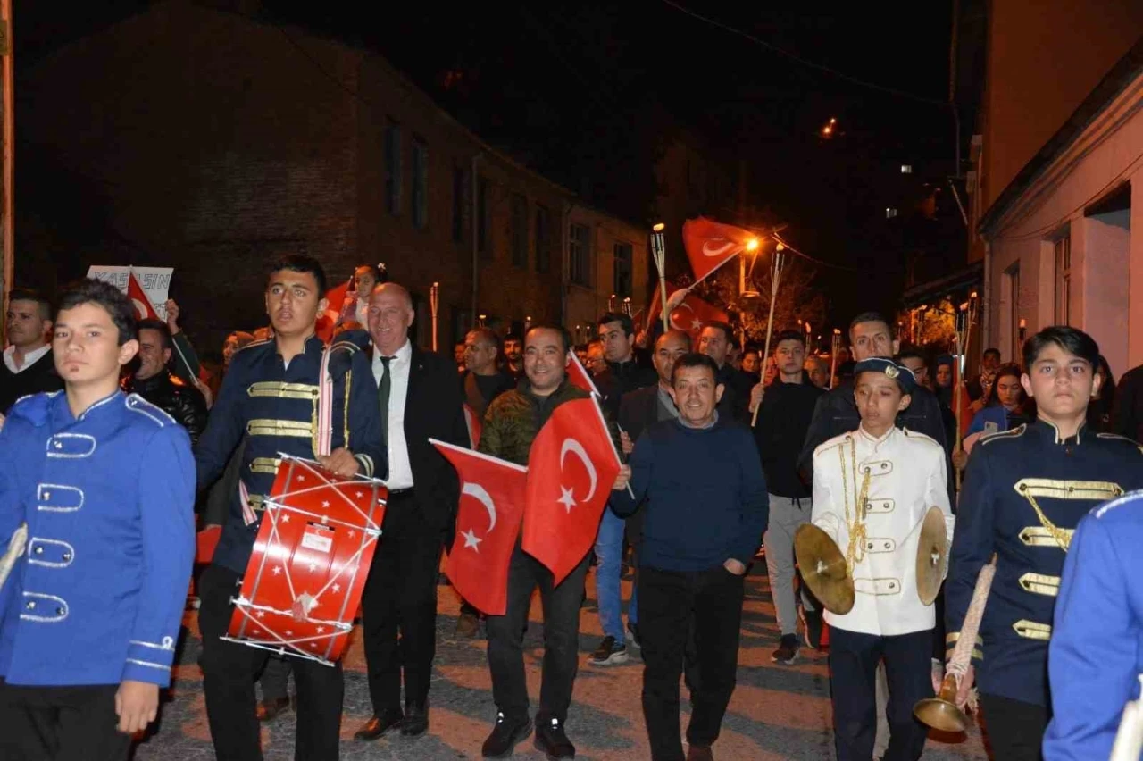 Babadağ’da Cumhuriyet coşkusu fener alayıyla taçlandı
