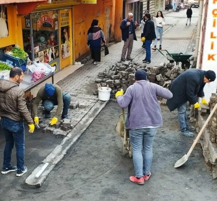 Bağlar’da hizmet seferberliği devam ediyor
