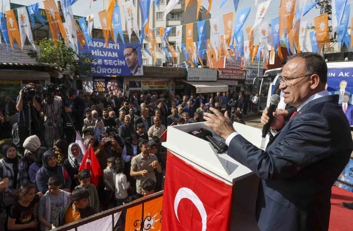 Bakan Bozdağ: "7 genel başkanlı yahut 7 genel liderli bir yönetim, bırakın Türkiye’yi bir bakkal yönetebilir mi?"
