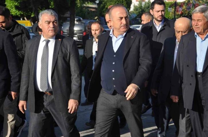 Bakan Çavuşoğlu bayram namazını Gazipaşa’da kıldı
