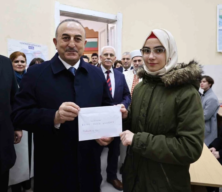 Bakan Çavuşoğlu: "Topladığınız yardımlarla 800’den fazla çadır ve 145 konteyner deprem bölgesine gönderildi"
