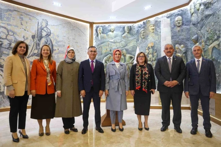 Bakan Göktaş, Gaziantep Valisi Kemal Çeber ile bir araya geldi
