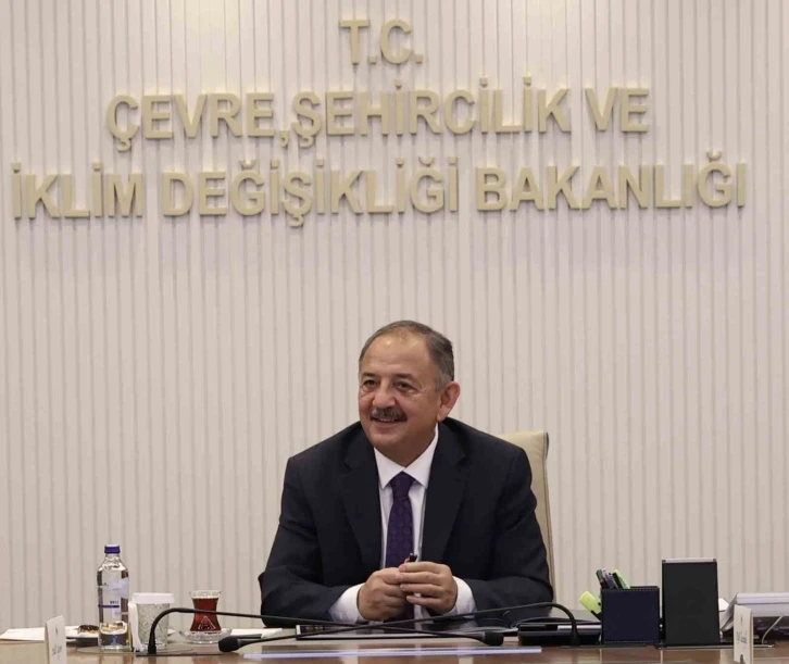 Bakan Özhaseki: "Deprem bölgesinde şehirlerimizi birlikte inşa ediyoruz"
