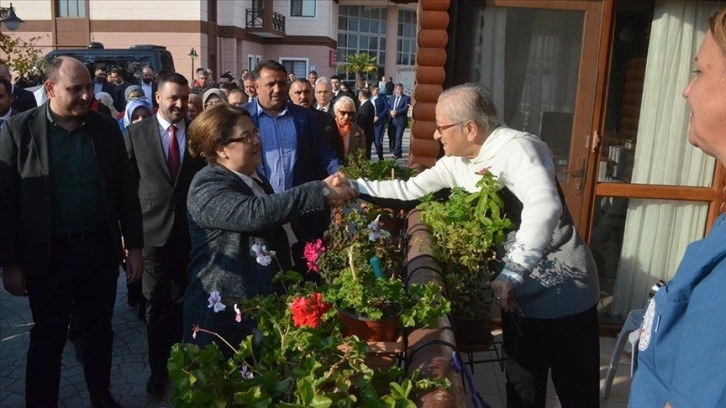 Bakan Yanık: Ev tipi huzurevlerini hayata geçirmeye ve çoğaltmaya çalışıyoruz