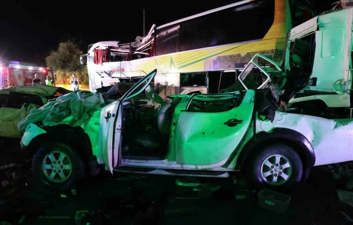 Bakan Yerlikaya: "Mersin’deki kazada 10 vatandaşımız hayatını kaybetti, 39 vatandaşımız ise yaralandı"
