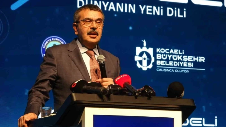 Bakan Yusuf Tekin : "620 bin akıllı tahtayı okullarımıza dağıtmış olacağız"
