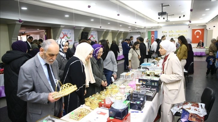 Bakü'de, Türkiye'deki depremzedeler için kermes düzenlendi