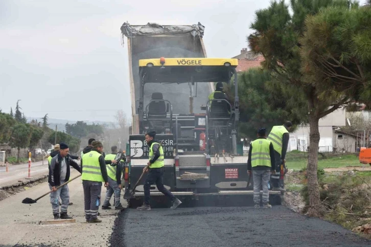 Balıkesir Büyükşehir’den Susurluk ve İvrindi’ye sıcak asfalt
