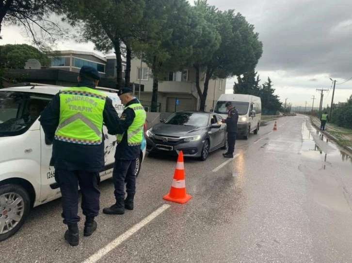 Balıkesir’de jandarma aranan 7 şahsı yakaladı
