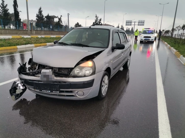 Bandırma’da otoyolda su birikintisi zincirleme kazaya neden oldu
