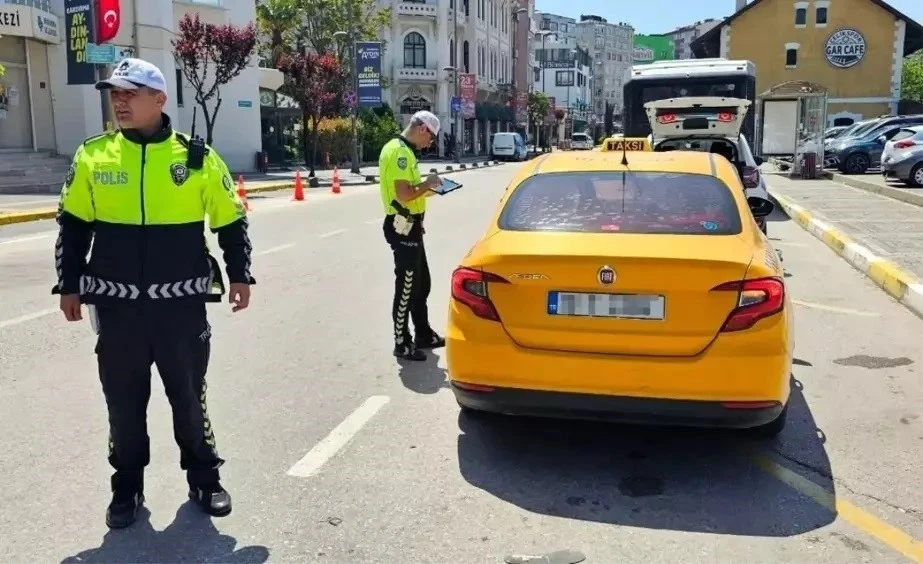 Bandırma’da yüksek ses ile araç kullananlara cezai işlem uygulandı
