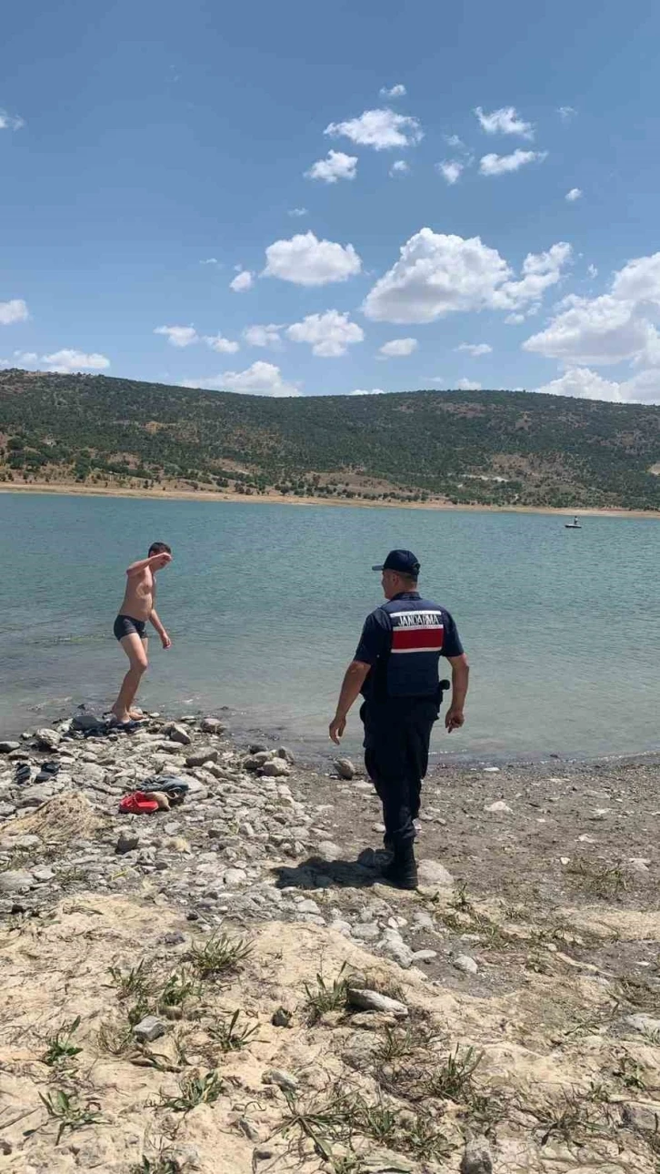 Barajda yüzen 5 kişiye ceza

